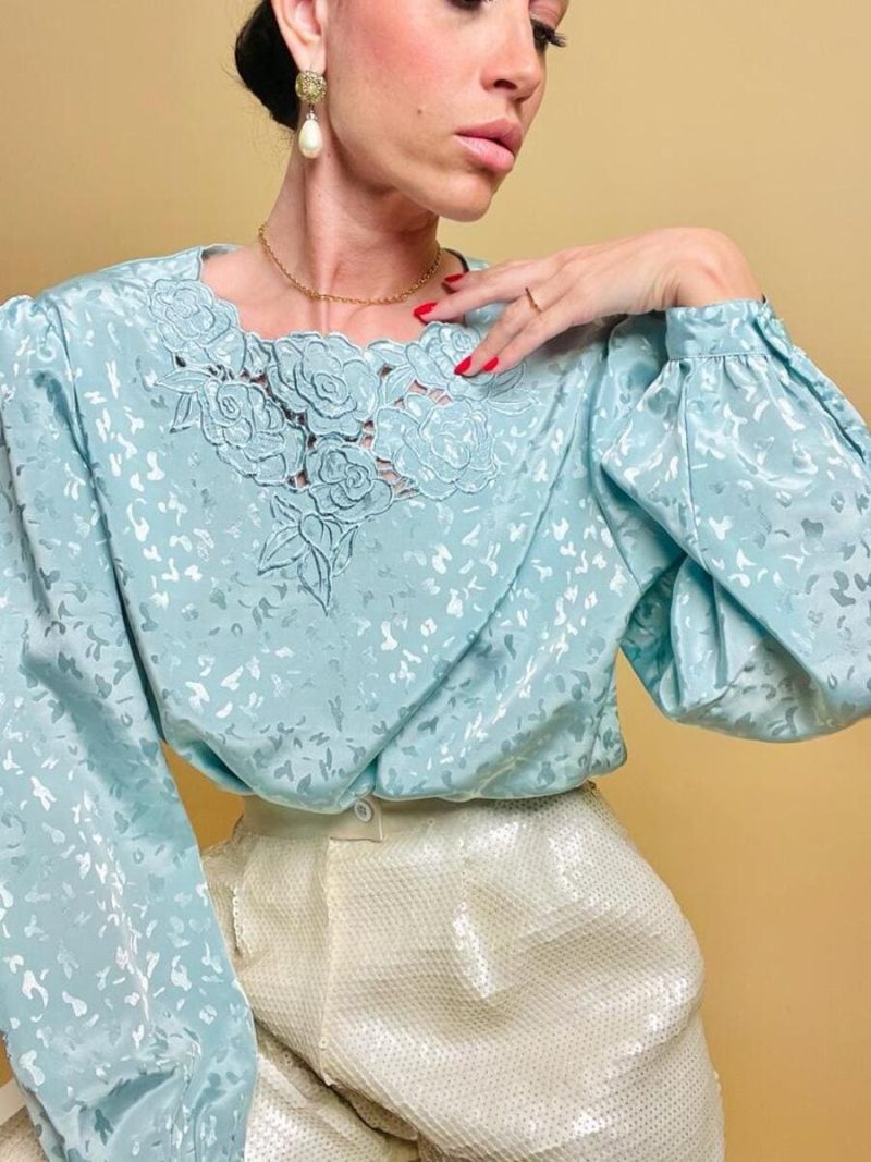 Blusa in tessuto Jaquard acqua marina con ricami floreali