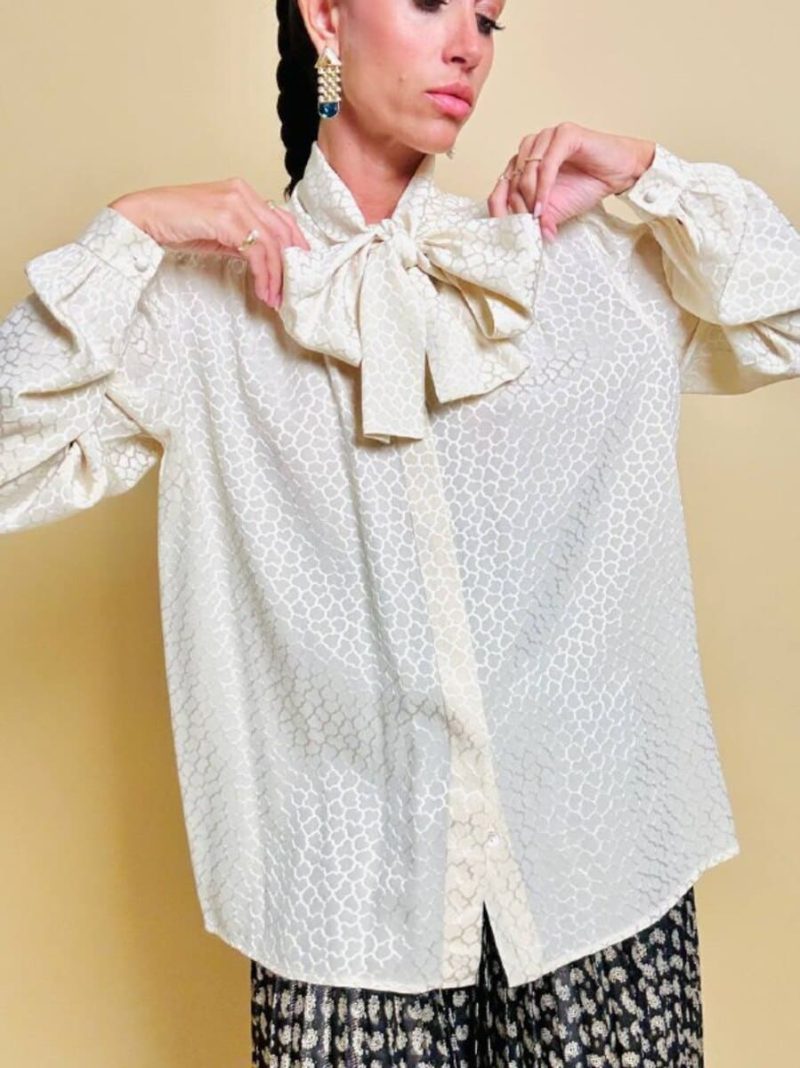 Camicia in seta Jaquard avorio con grande fiocco al collo