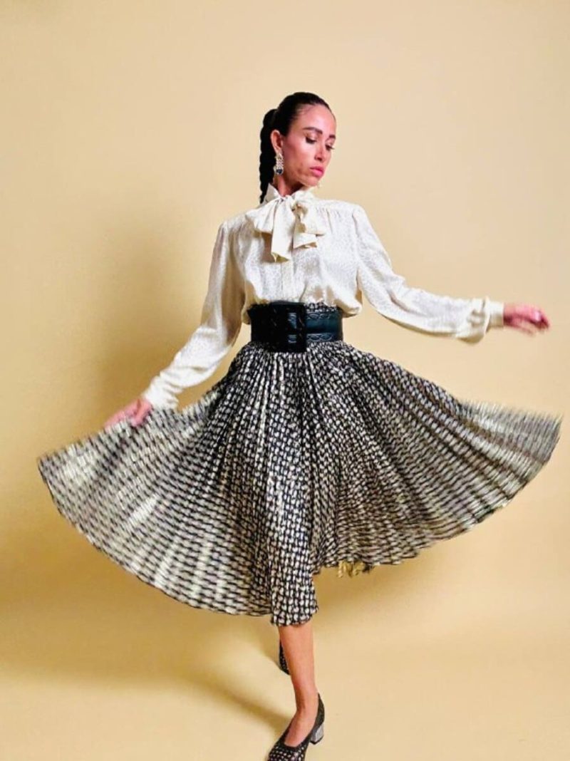 Gonna plissé in seta Jaquard fantasia cachemire nera e oro