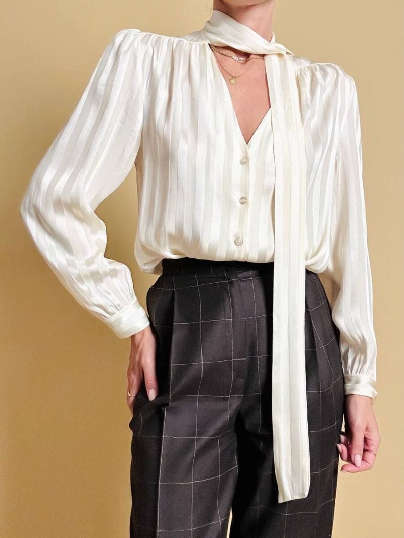 Camicia con fiocco al collo in seta Jacquard avorio a righe verticali