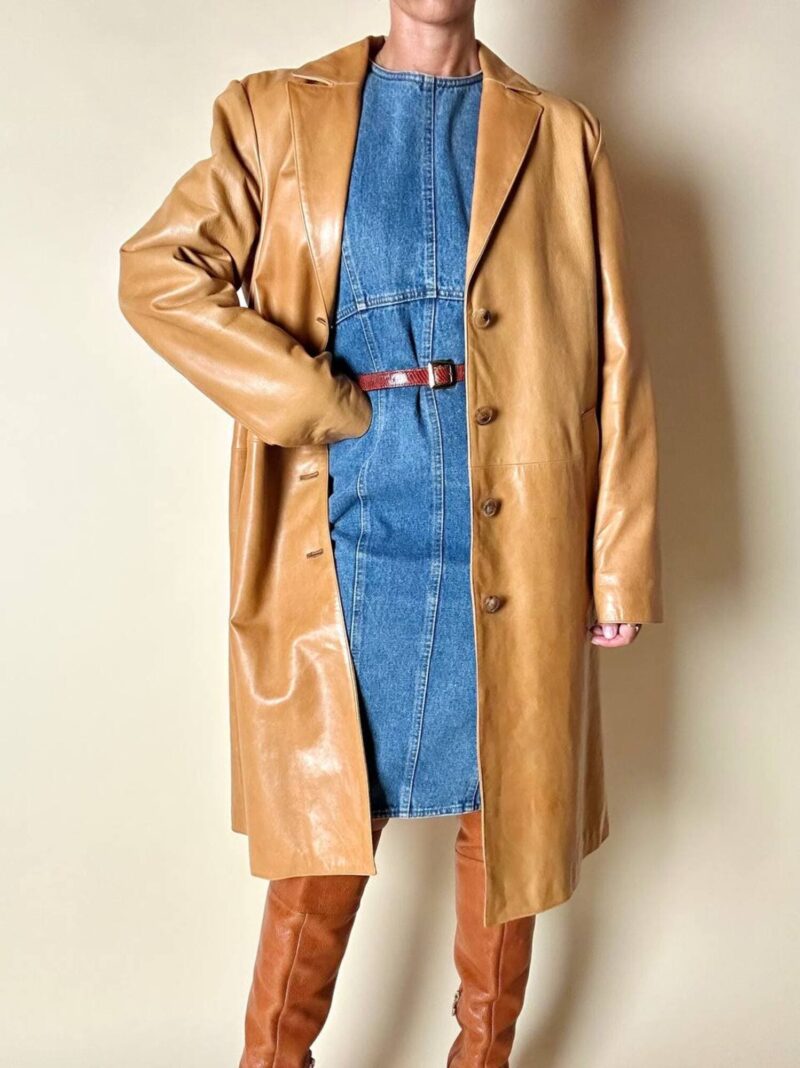 Cappottino in pelle color biscotto con interno imbottito