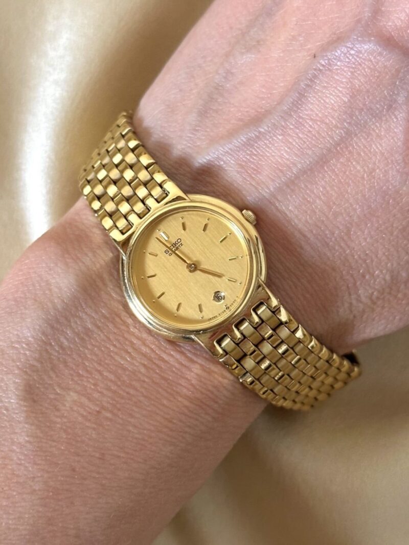 Orologio dorato con cinturino a bracciale “Seiko”