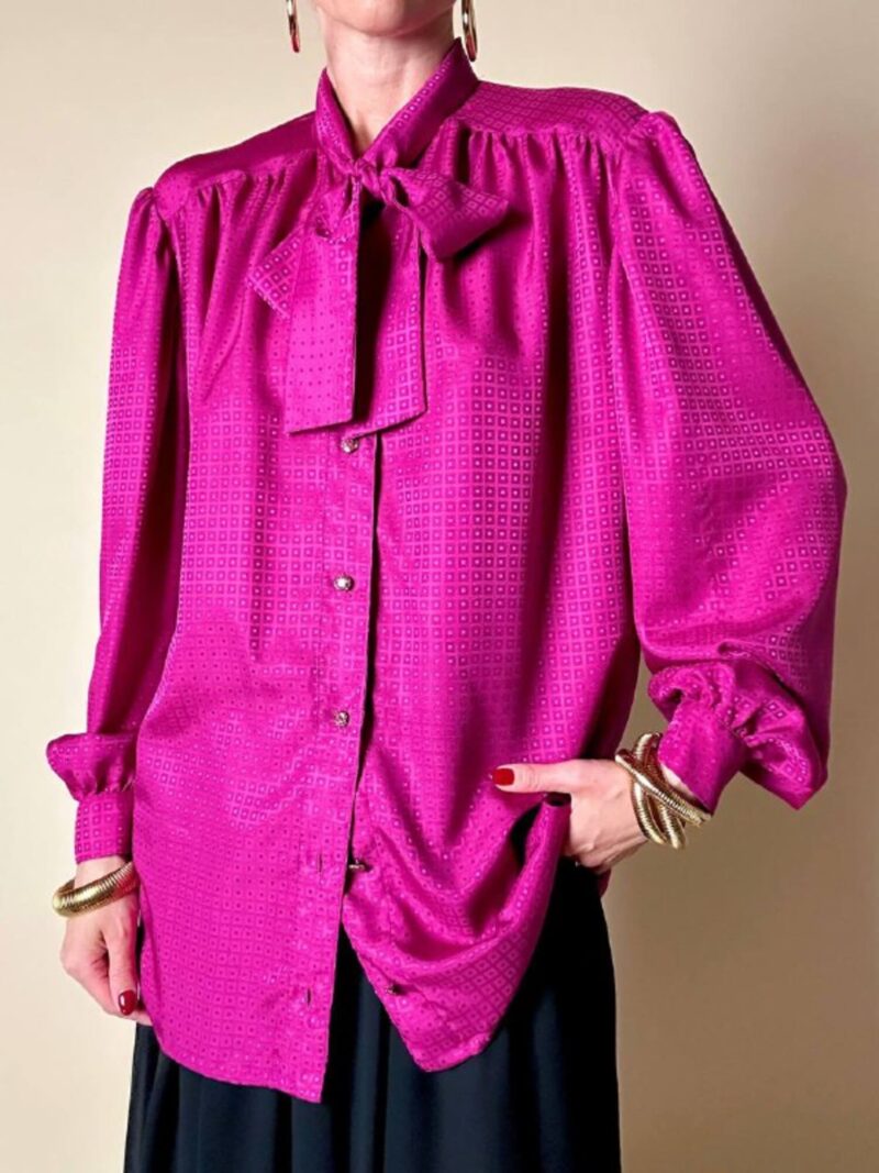 Camicia sartoriale con fiocco al collo in tessuto jacquard ciclamino