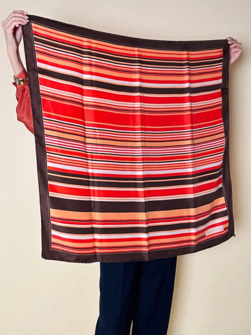 Foulard Byron in pura seta fantasia a righe trasversali declinata in nuance calde