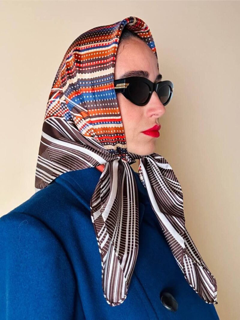 Foulard in seta Philippe De Villière con fantasia grafica multicolore