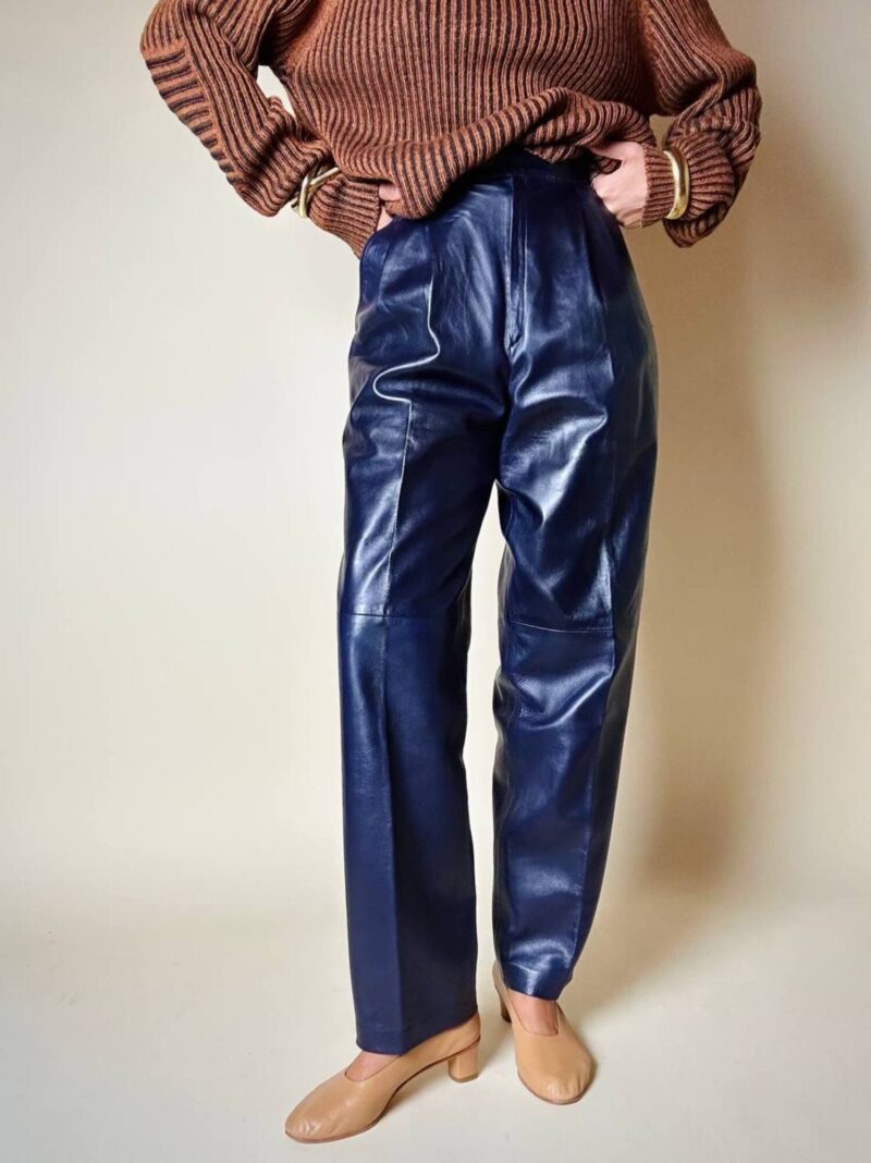 Pantalone Loewe a vita alta in nappa color mirtillo con bottone logato