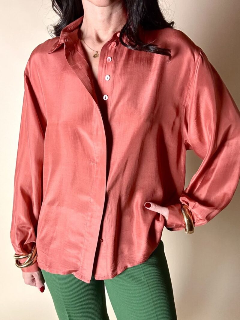 Camicia vintage in seta corallo con bottoni di madreperla
