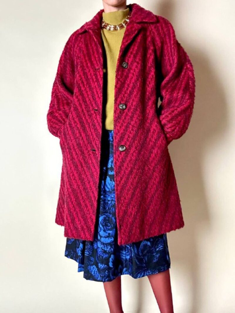 Cappottino in lana e mohair con fantasia a righe diagonali in due tonalità di rosso