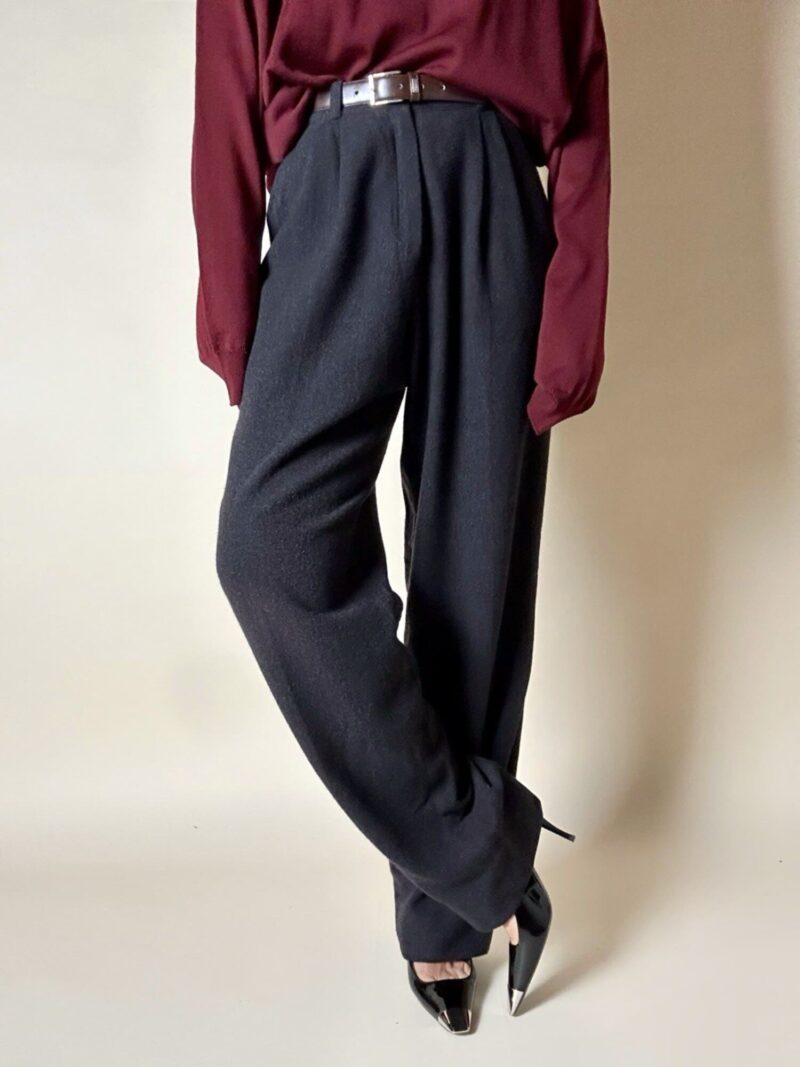 Pantalone Yves Saint Laurent a vita alta con pince in lana grigio antracite