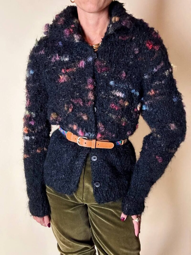 Cardigan in lana bouclé nera con lavorazione bottonata multicolor