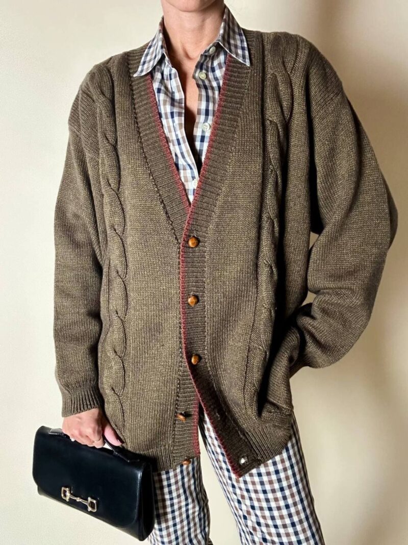 Cardigan Green Times in lana verde oliva con bottoni barlebeck