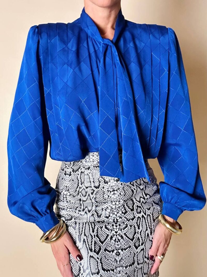 Camicia vintage Tricosa Paris in tessuto jacquard operato a losanghe bluette con nastro al collo