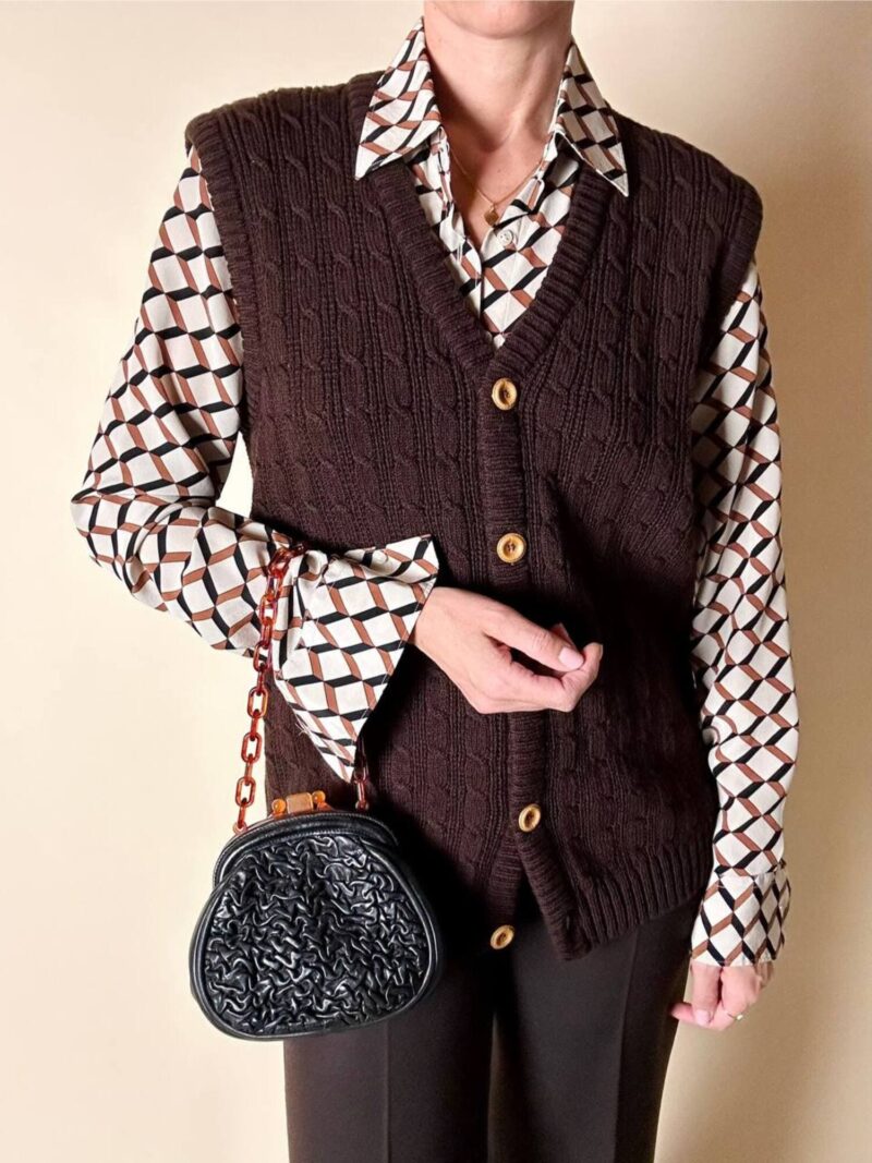 Gilet vintage in lana marrone lavorato a trecce con bottoni effetto cuoio