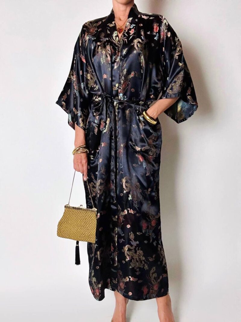 Vestaglia kimono lunga vintage in raso jacquard nero con draghi e motivi floreali