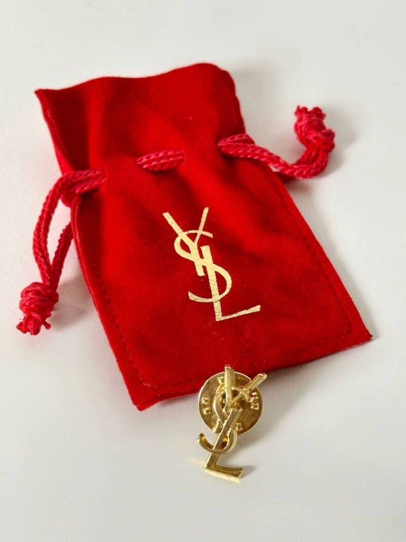 Mini spilla vintage logo Yves Saint Laurent in metallo dorato