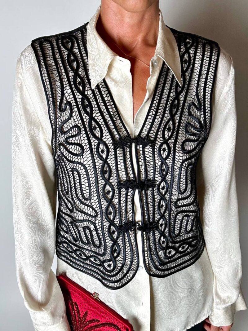 Gilet vintage in pura seta nera lavorata a rete e cordonetti ornamentali