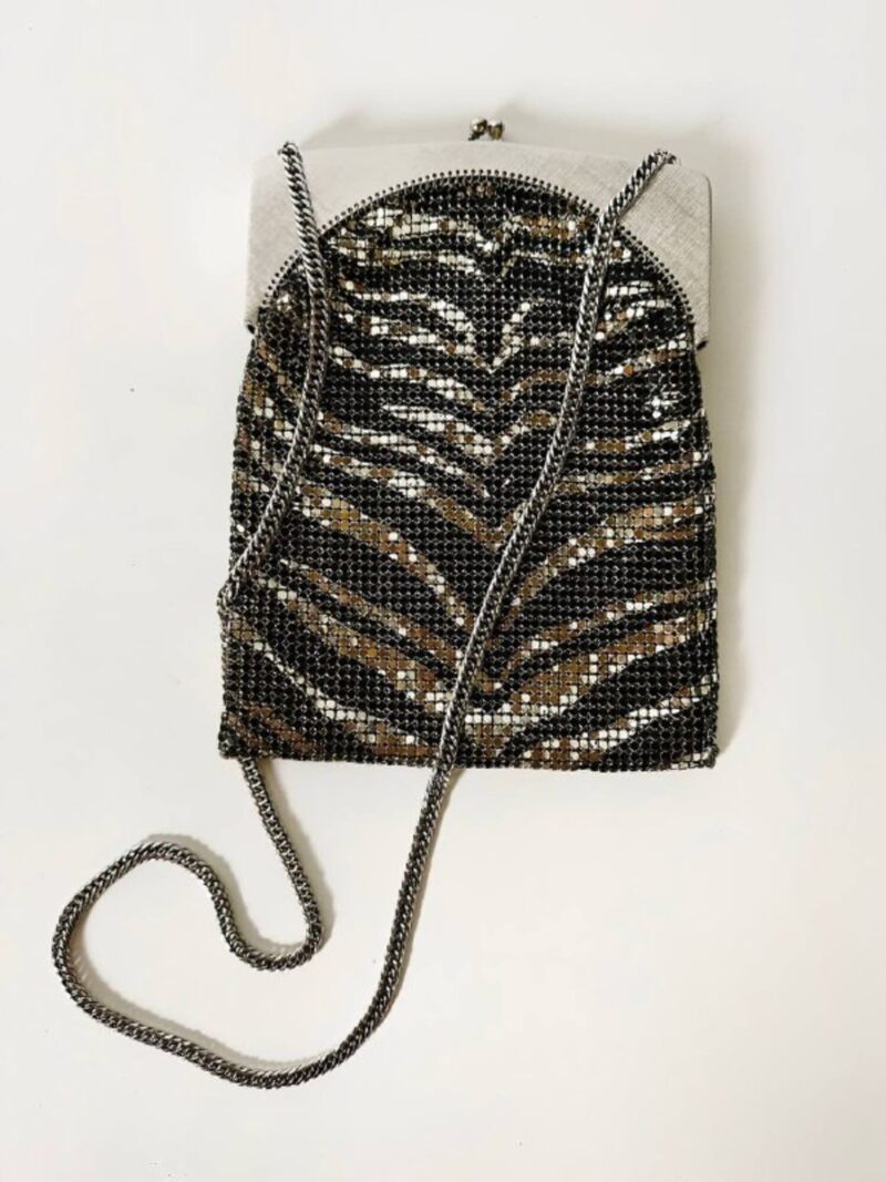 Borsa vintage Whiting & Davis in maglia metallica argento stampa zebra Made in U.S.A.
