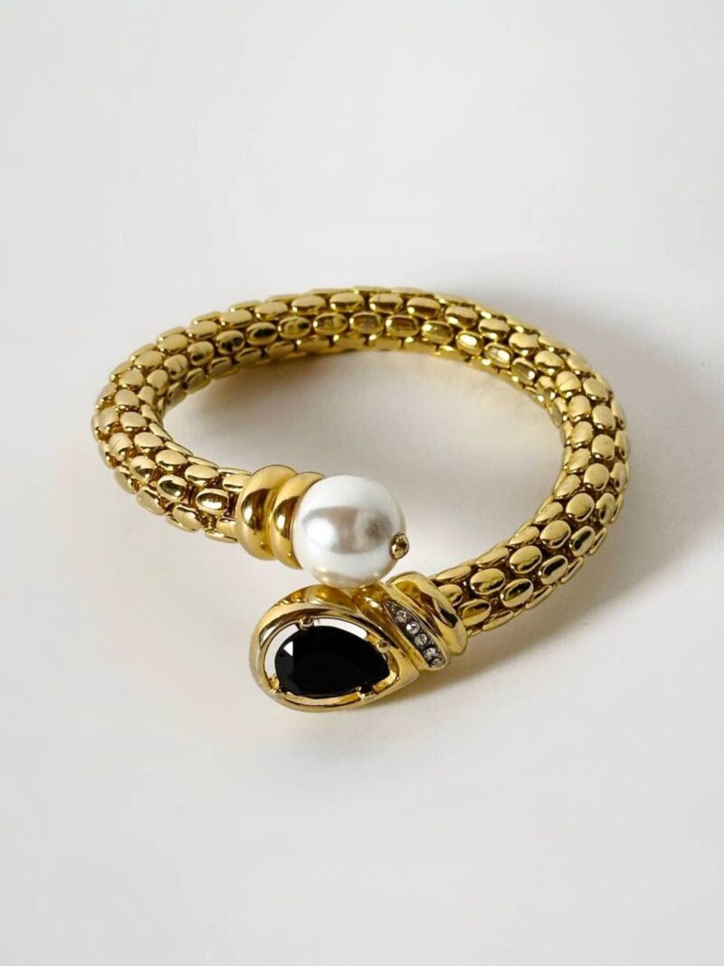 Bracciale vintage in metallo dorato con perla onice nero e cristalli