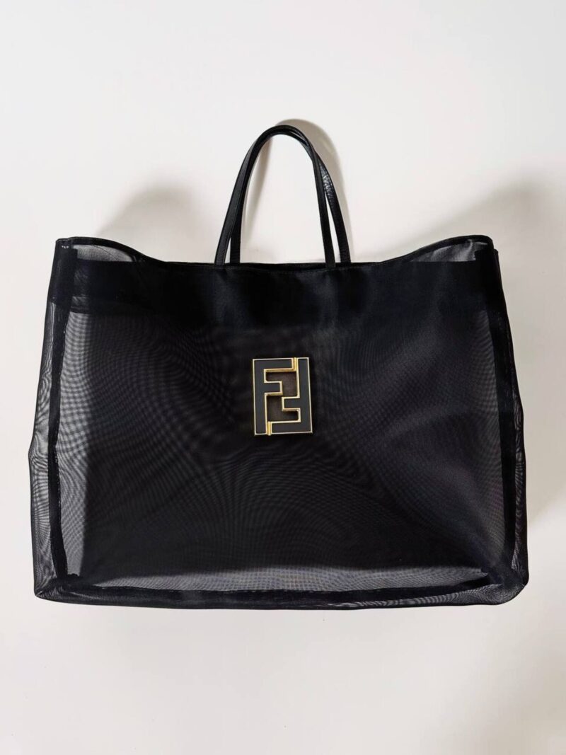 Borsa vintage Fendi in rete mesh nera con maxi logo FF