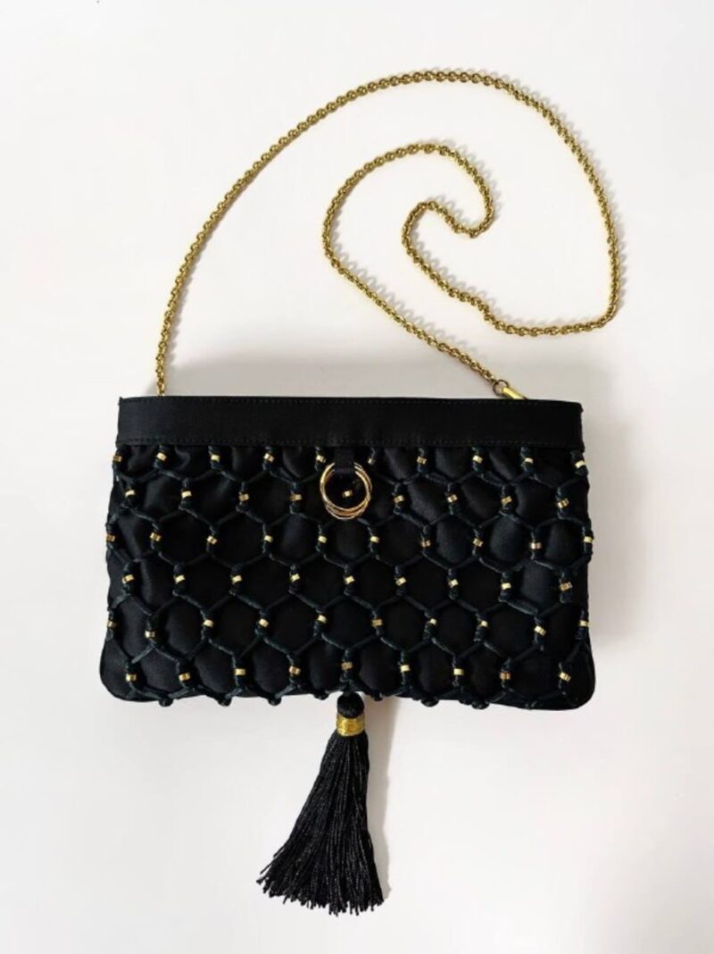 Pochette vintage Rodo in raso nero lavorato a rete con nappa couture e tracolla in catena